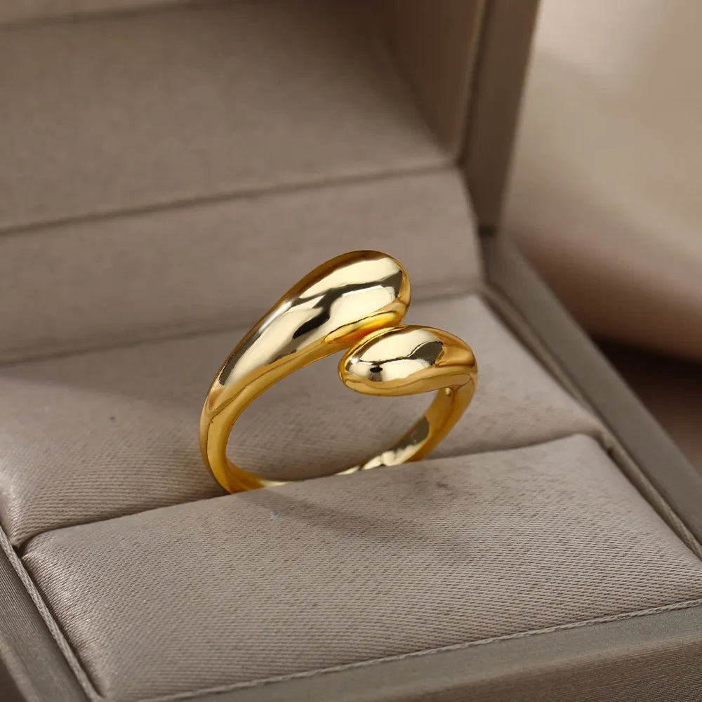 Vintage Heart Ring – Gold-Tone Waterproof Stainless Steel Wedding Jewelry